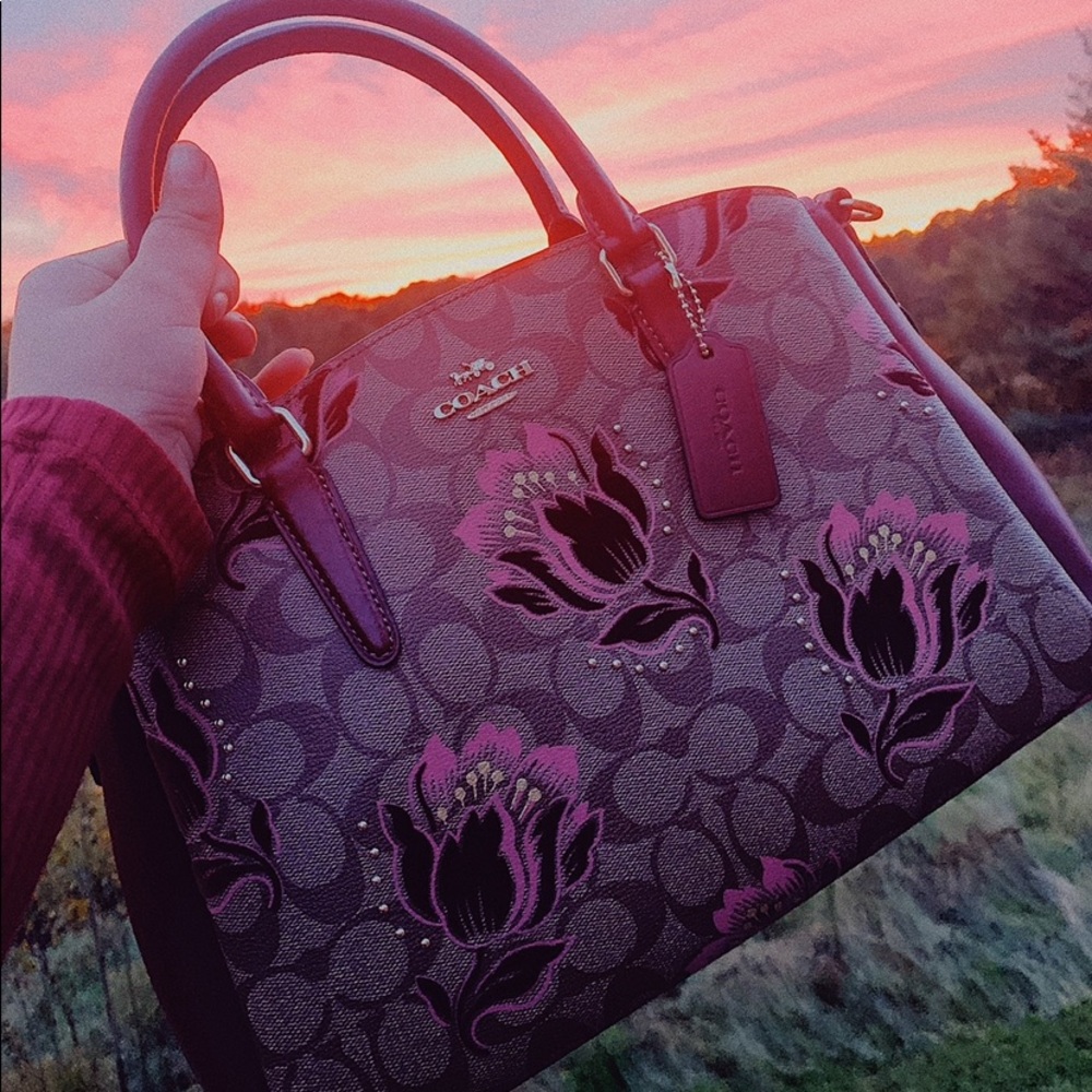 Coach fall 2019 signature design with flower details✨